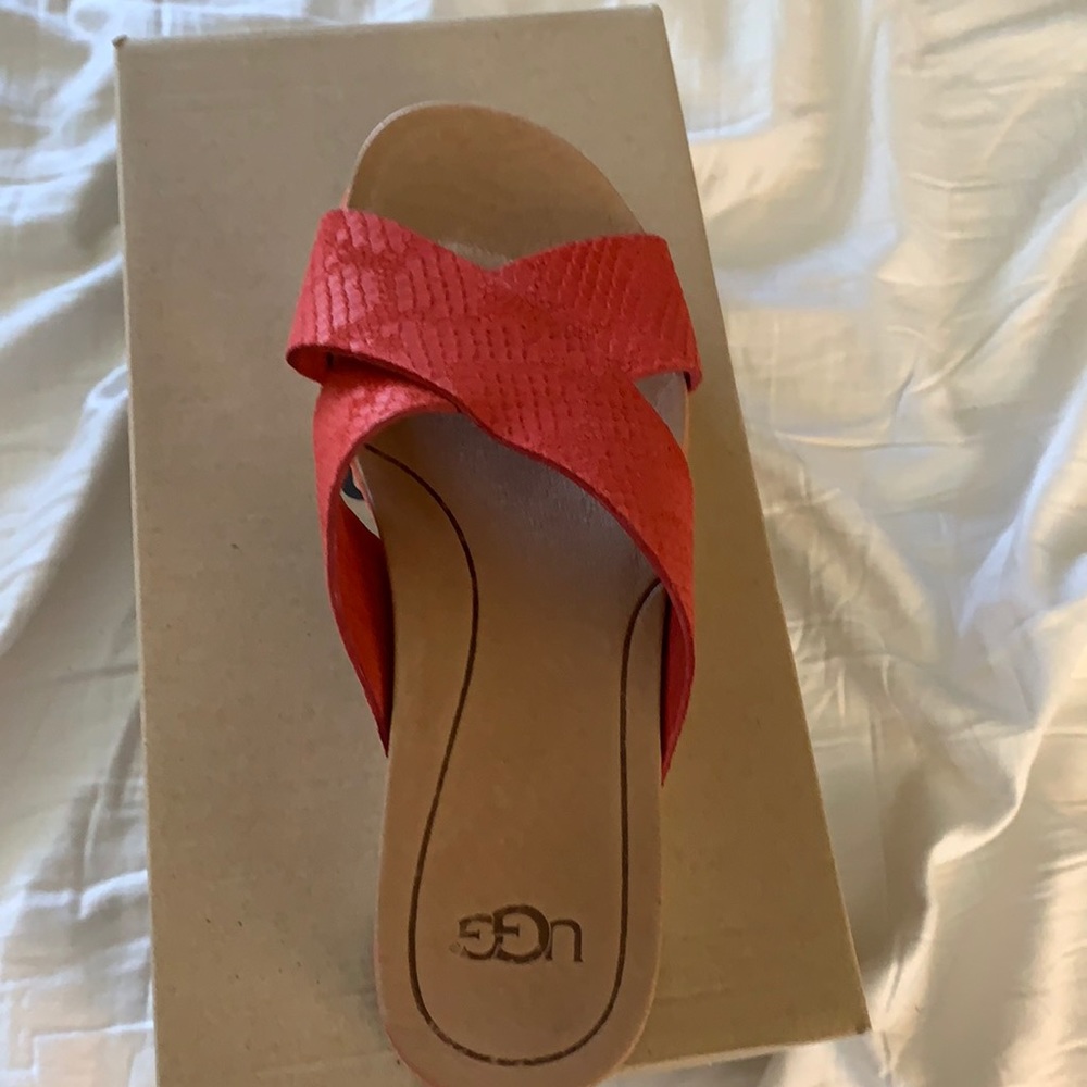 Ugg sandal